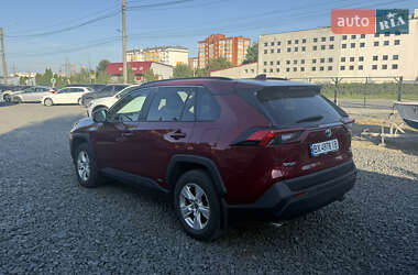 Внедорожник / Кроссовер Toyota RAV4 2021 в 