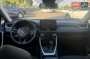 Внедорожник / Кроссовер Toyota RAV4 2021 в 