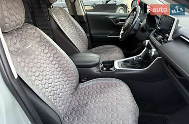 Внедорожник / Кроссовер Toyota RAV4 2021 в 