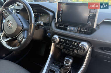 Внедорожник / Кроссовер Toyota RAV4 2021 в 