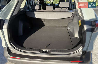Внедорожник / Кроссовер Toyota RAV4 2021 в 