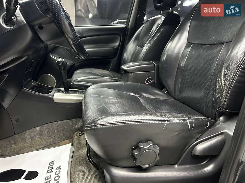 Позашляховик / Кросовер Toyota RAV4 2005 в Чернівцях