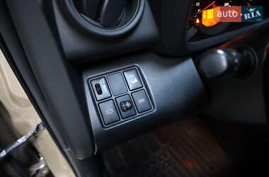 Внедорожник / Кроссовер Toyota RAV4 2011 в 
