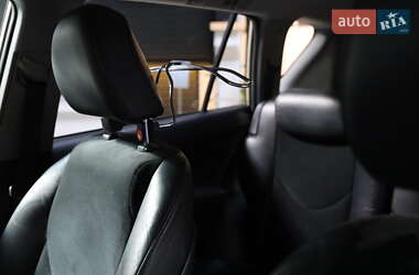 Внедорожник / Кроссовер Toyota RAV4 2011 в 