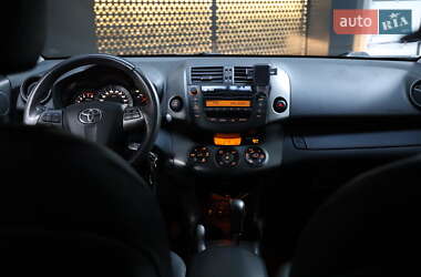 Внедорожник / Кроссовер Toyota RAV4 2011 в 