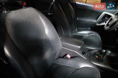 Внедорожник / Кроссовер Toyota RAV4 2011 в 