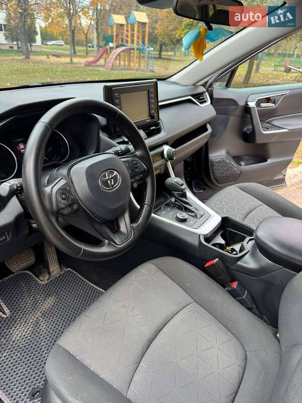 Позашляховик / Кросовер Toyota RAV4 2020 в Харкові