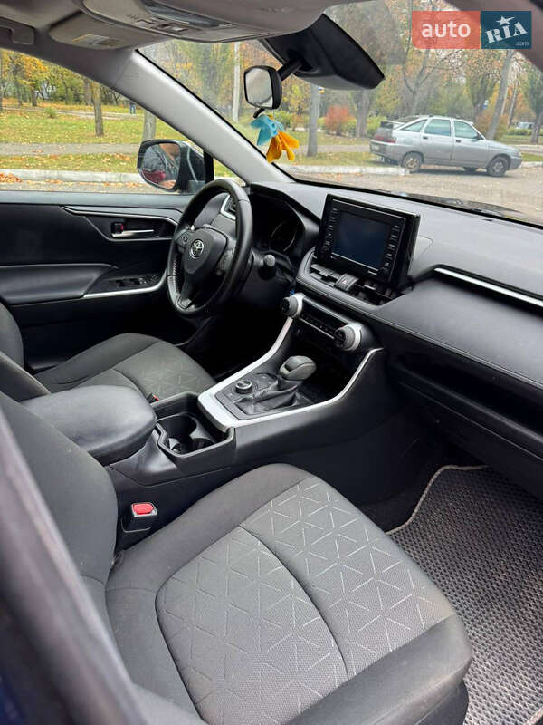 Позашляховик / Кросовер Toyota RAV4 2020 в Харкові