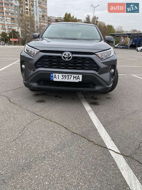 Внедорожник / Кроссовер Toyota RAV4 2020 в Киеве