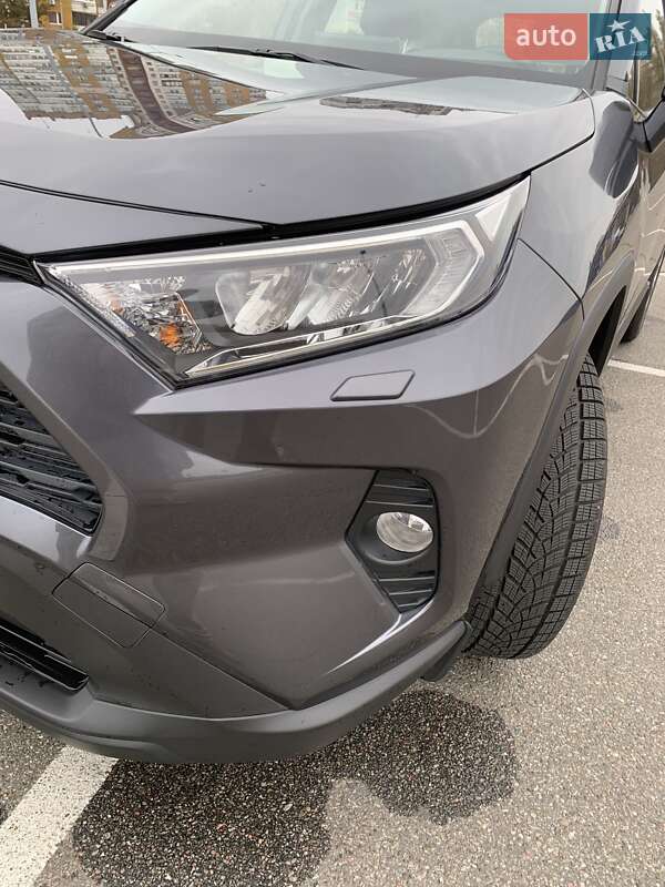 Внедорожник / Кроссовер Toyota RAV4 2020 в Киеве