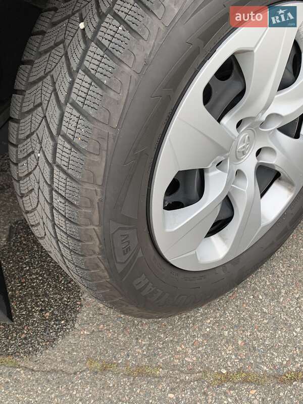 Внедорожник / Кроссовер Toyota RAV4 2020 в Киеве