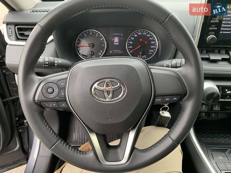 Внедорожник / Кроссовер Toyota RAV4 2020 в Киеве