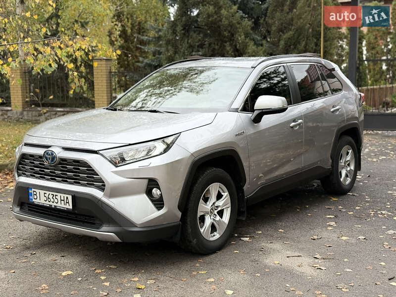 Позашляховик / Кросовер Toyota RAV4 2021 в Полтаві фото Позашляховик / Кросовер Toyota RAV4 2021 в Полтаві