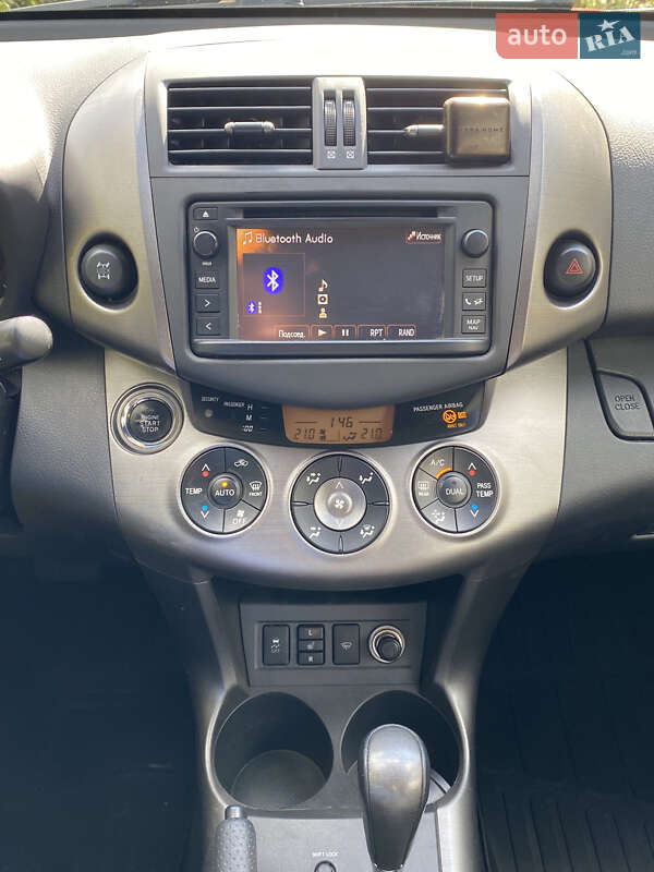 Внедорожник / Кроссовер Toyota RAV4 2012 в Киеве