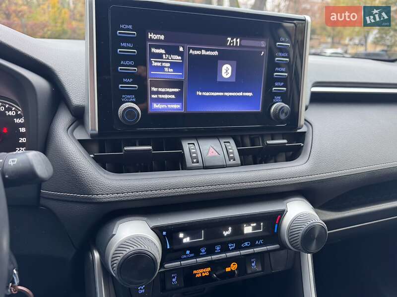 Позашляховик / Кросовер Toyota RAV4 2021 в Харкові