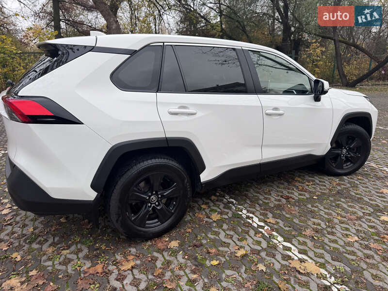 Позашляховик / Кросовер Toyota RAV4 2021 в Харкові