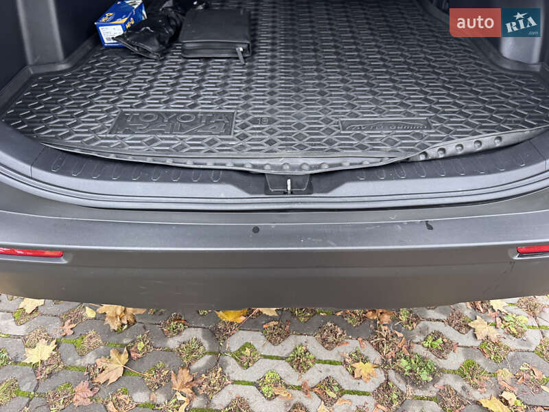 Позашляховик / Кросовер Toyota RAV4 2021 в Харкові