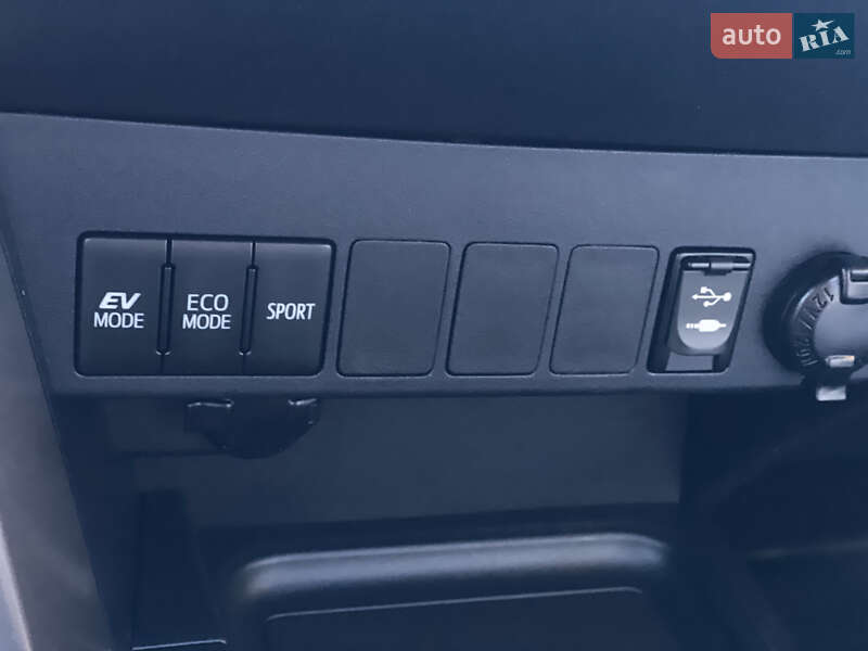 Внедорожник / Кроссовер Toyota RAV4 2017 в Луцке фото 59 Внедорожник / Кроссовер Toyota RAV4 2017 в Луцке