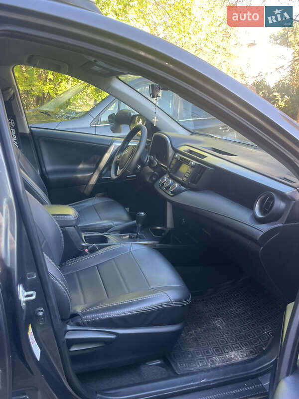 Позашляховик / Кросовер Toyota RAV4 2016 в Львові фото 21 Позашляховик / Кросовер Toyota RAV4 2016 в Львові