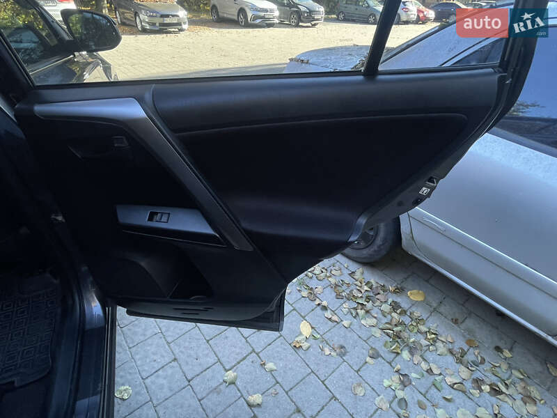 Позашляховик / Кросовер Toyota RAV4 2016 в Львові фото 26 Позашляховик / Кросовер Toyota RAV4 2016 в Львові