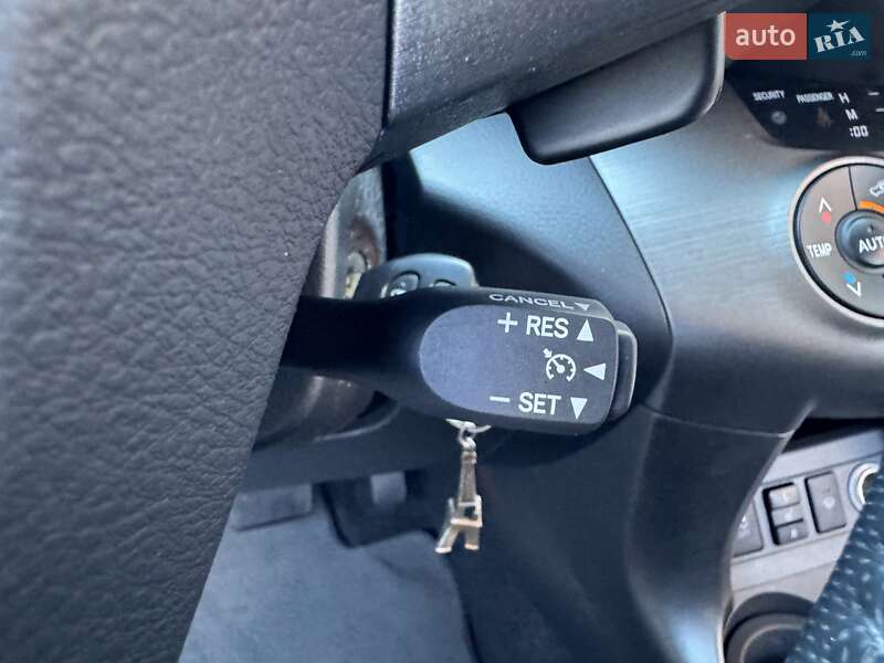 Позашляховик / Кросовер Toyota RAV4 2011 в Дніпрі