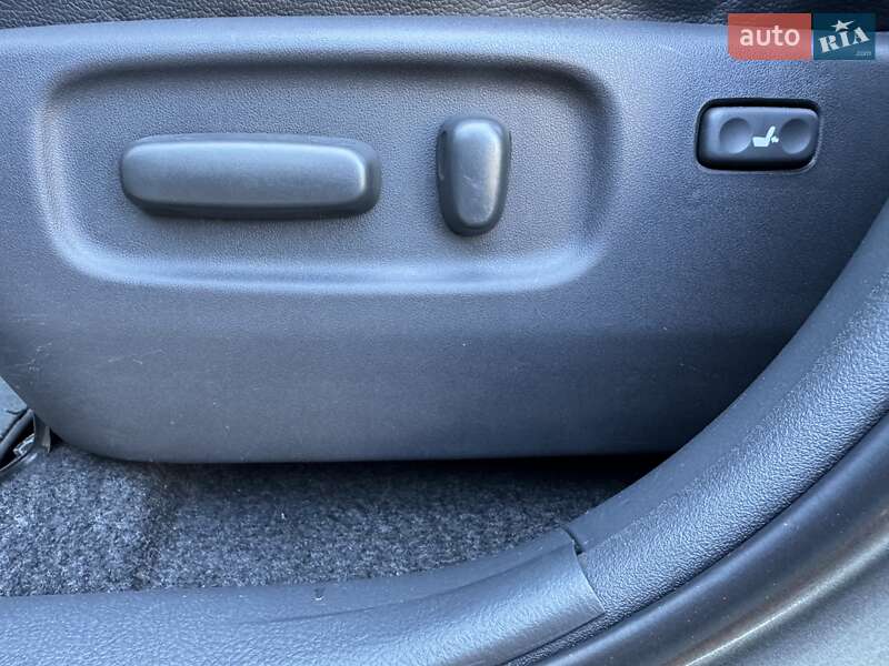 Позашляховик / Кросовер Toyota RAV4 2011 в Дніпрі