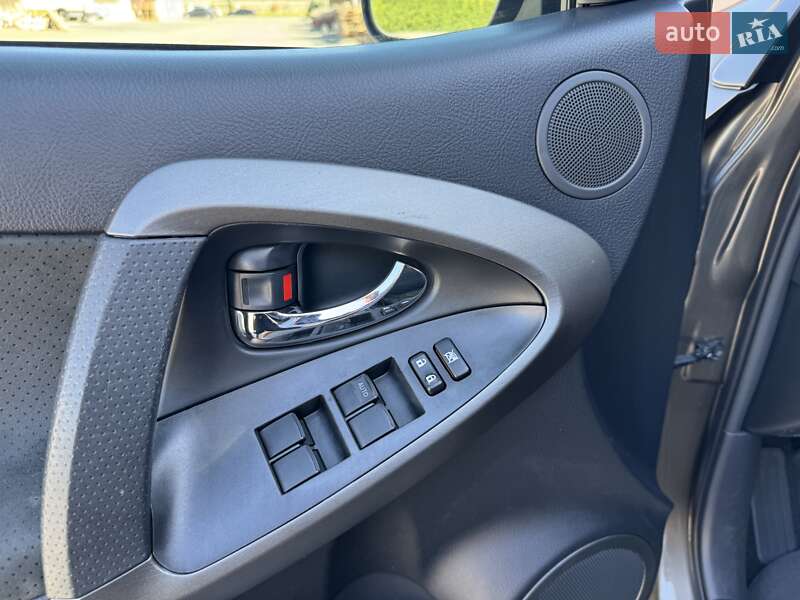 Позашляховик / Кросовер Toyota RAV4 2011 в Дніпрі