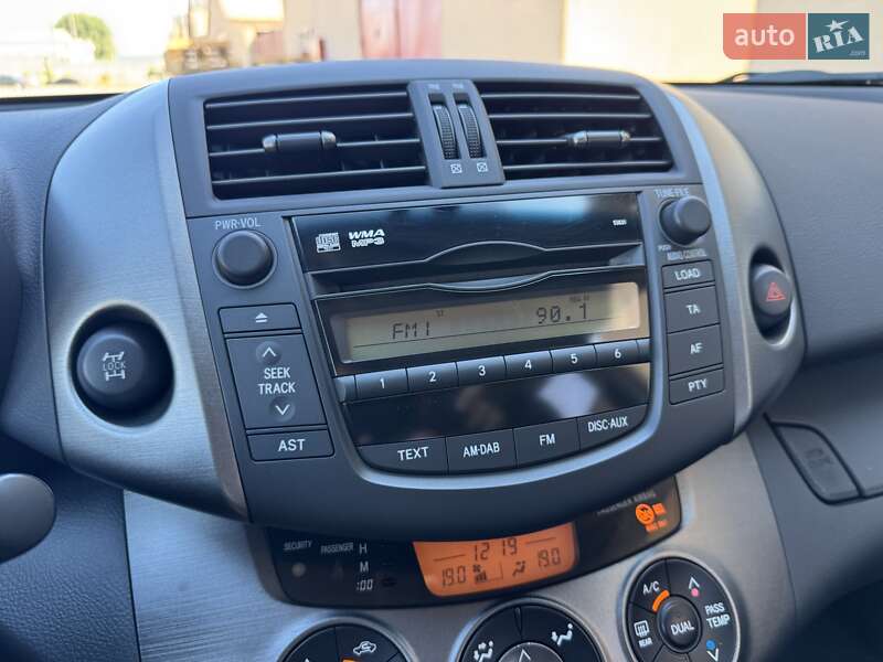 Позашляховик / Кросовер Toyota RAV4 2011 в Дніпрі