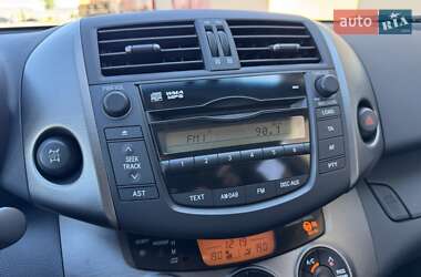 Внедорожник / Кроссовер Toyota RAV4 2011 в 