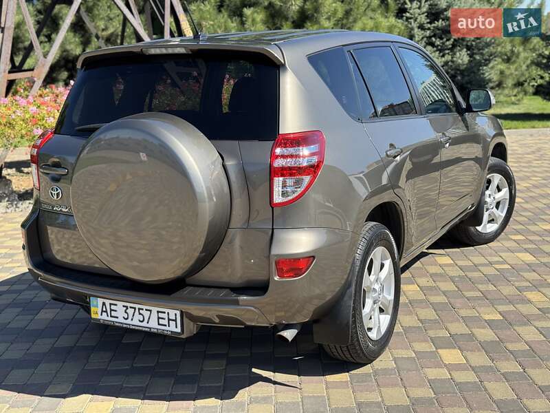Позашляховик / Кросовер Toyota RAV4 2011 в Дніпрі