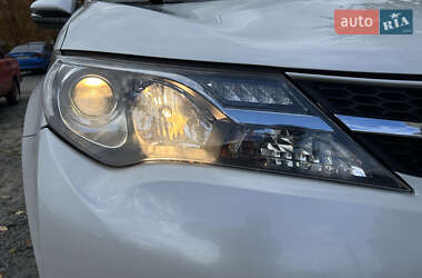 Внедорожник / Кроссовер Toyota RAV4 2013 в 