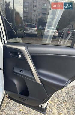 Внедорожник / Кроссовер Toyota RAV4 2013 в 