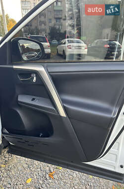 Внедорожник / Кроссовер Toyota RAV4 2013 в 