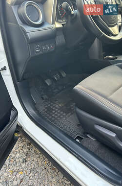 Внедорожник / Кроссовер Toyota RAV4 2013 в 
