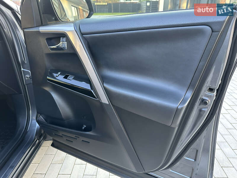 Внедорожник / Кроссовер Toyota RAV4 2016 в Умани фото 55 Внедорожник / Кроссовер Toyota RAV4 2016 в Умани