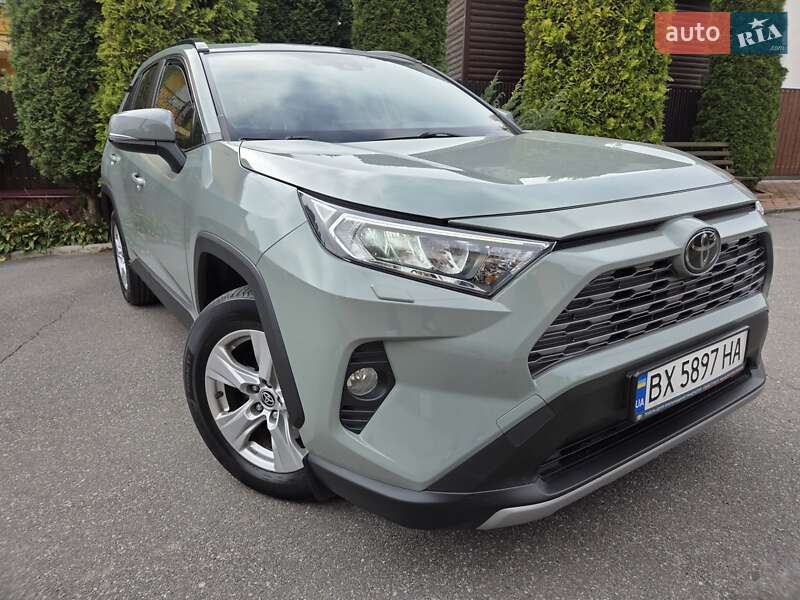 Внедорожник / Кроссовер Toyota RAV4 2020 в Хмельницком