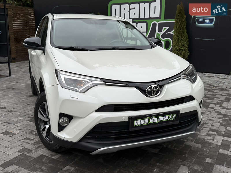Внедорожник / Кроссовер Toyota RAV4 2016 в Киеве