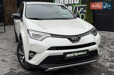 Внедорожник / Кроссовер Toyota RAV4 2016 в 