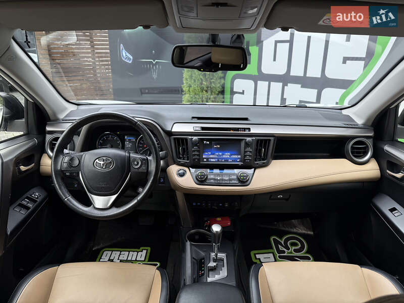 Внедорожник / Кроссовер Toyota RAV4 2016 в Киеве