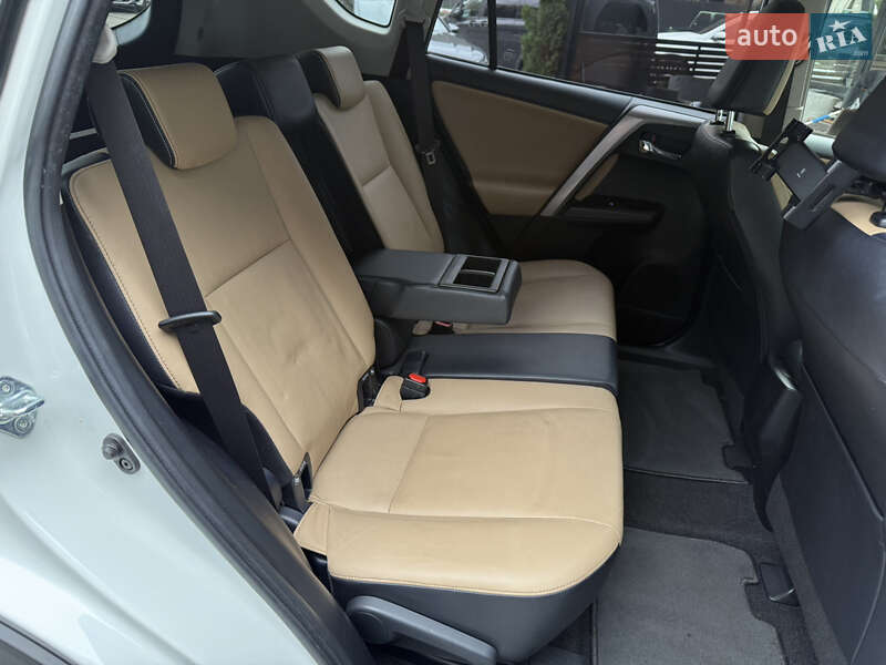 Внедорожник / Кроссовер Toyota RAV4 2016 в Киеве