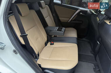 Внедорожник / Кроссовер Toyota RAV4 2016 в 
