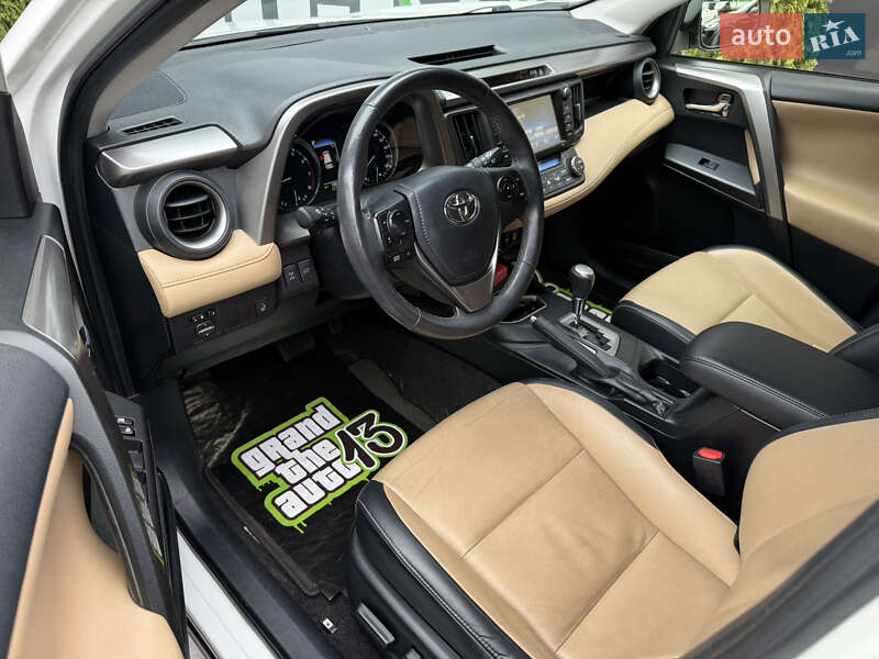 Внедорожник / Кроссовер Toyota RAV4 2016 в Киеве