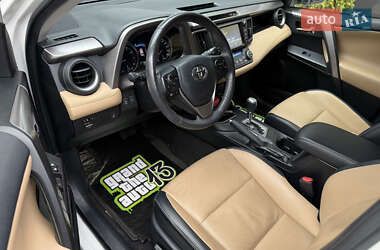 Внедорожник / Кроссовер Toyota RAV4 2016 в 