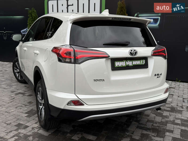 Внедорожник / Кроссовер Toyota RAV4 2016 в Киеве