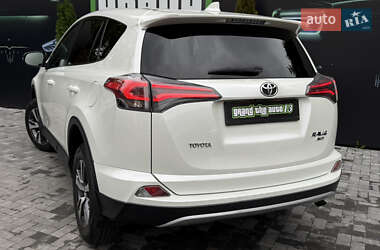 Внедорожник / Кроссовер Toyota RAV4 2016 в 