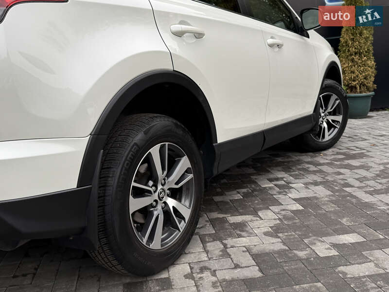 Внедорожник / Кроссовер Toyota RAV4 2016 в Киеве