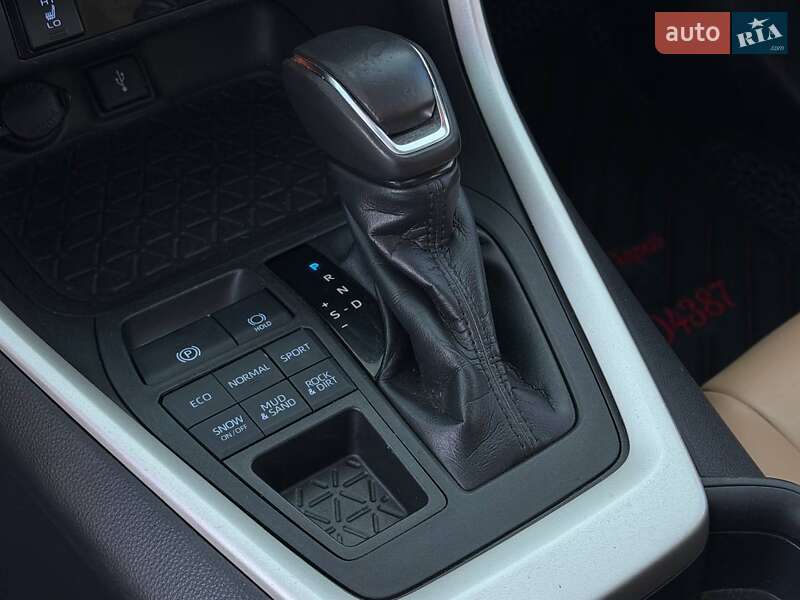 Внедорожник / Кроссовер Toyota RAV4 2019 в Харькове