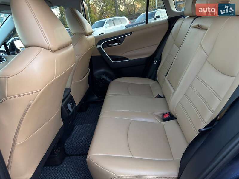 Внедорожник / Кроссовер Toyota RAV4 2019 в Харькове