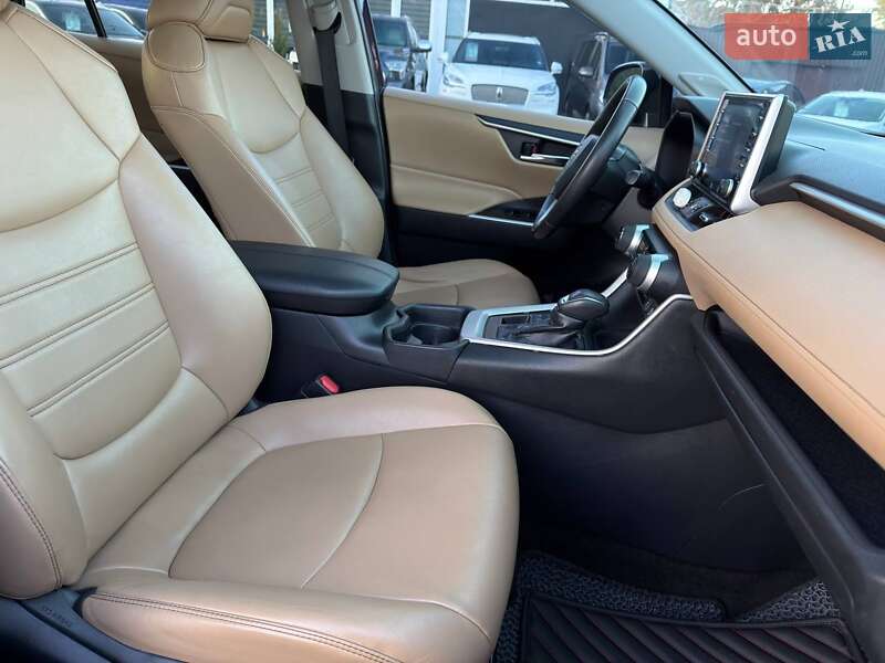 Внедорожник / Кроссовер Toyota RAV4 2019 в Харькове
