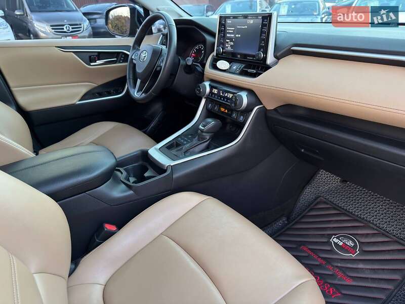 Внедорожник / Кроссовер Toyota RAV4 2019 в Харькове